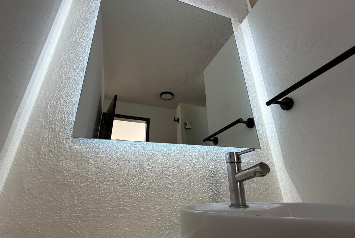 1b3715bb 7aca 48e8 b547 ddffa6a388c5