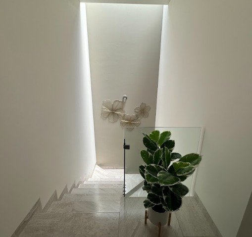 b0f04183 2e45 49da 81c4 3222a6ec36f7